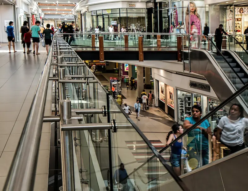 Entretien des vitrines et enseignes commerciales